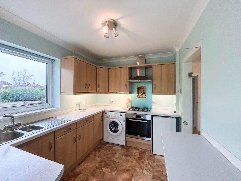 Orchard Way, Bognor Regis photo 3