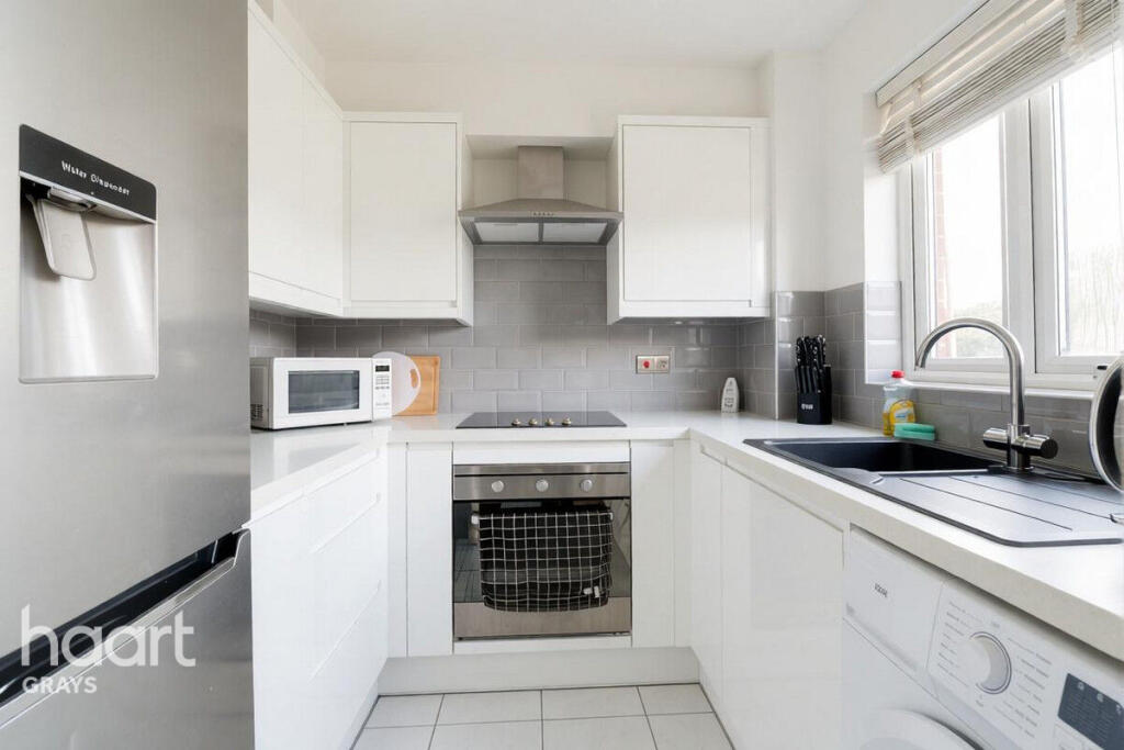 Apartment in Purfleet-on-Thames, Essex - View 5