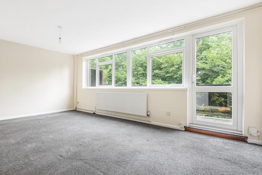 Apartment in Kingston upon Thames - View 3