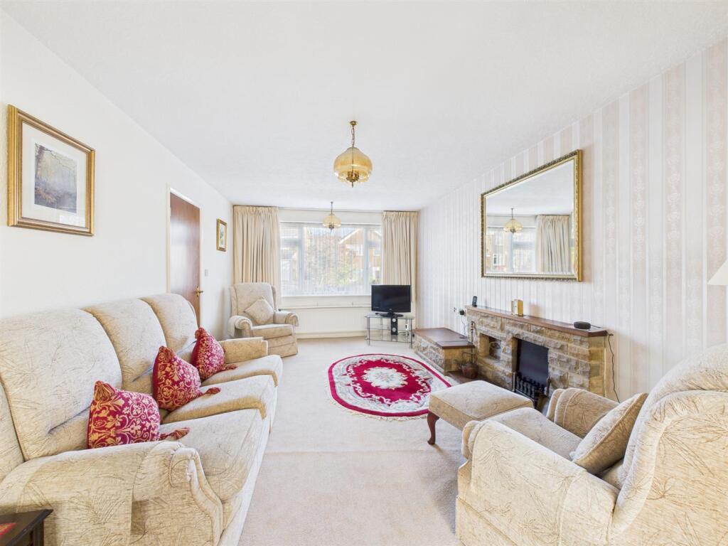 Moorfield Road, Holbrook, Belper, Derbyshire photo 2