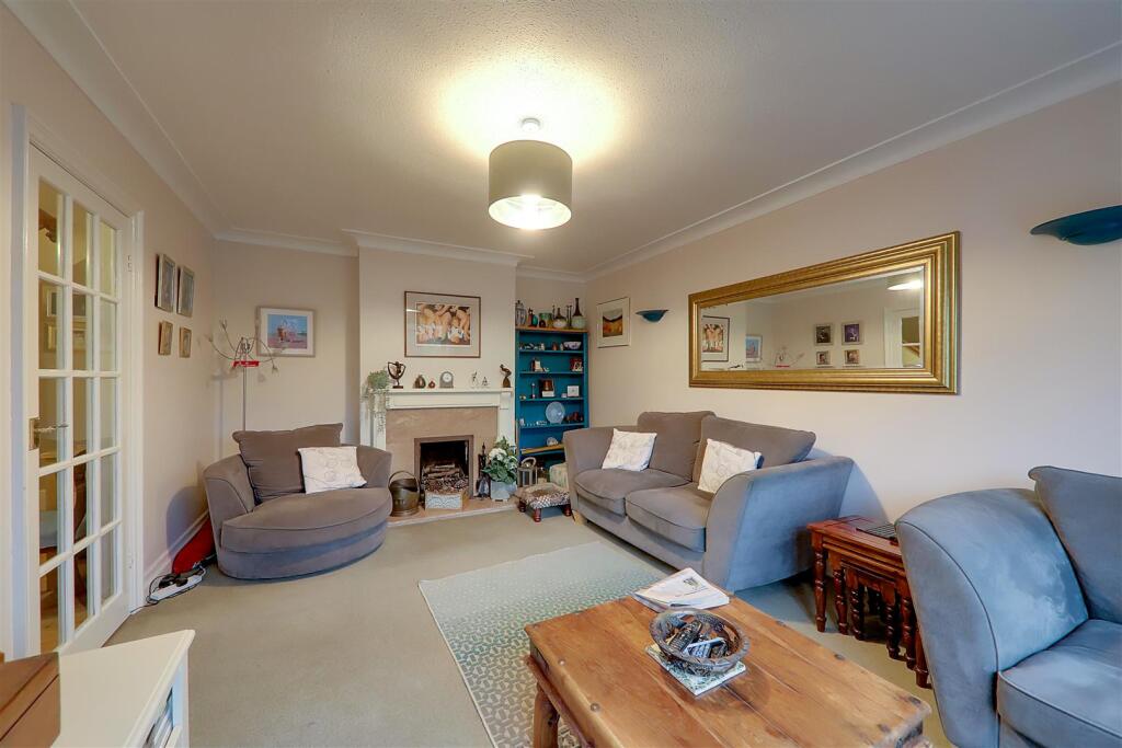 Hillside Avenue, Offington, Worthing photo 3