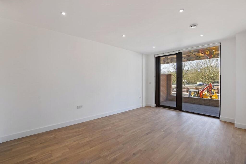 Apartment in Chelmsford - View 3