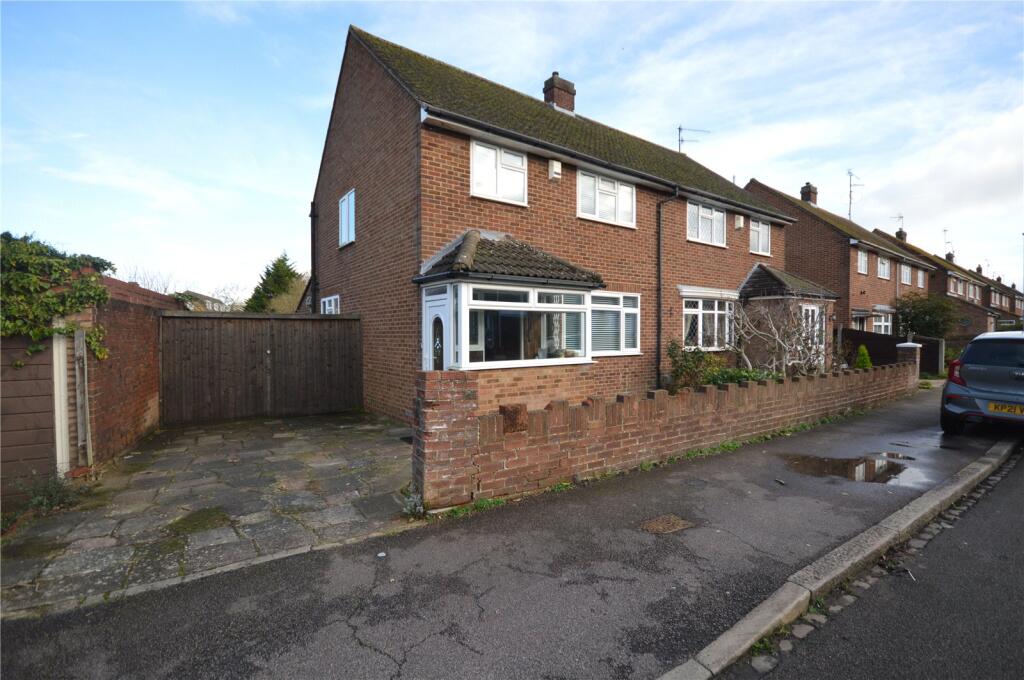 Main image of property: Rosslyn Crescent, Luton, Bedfordshire, LU3