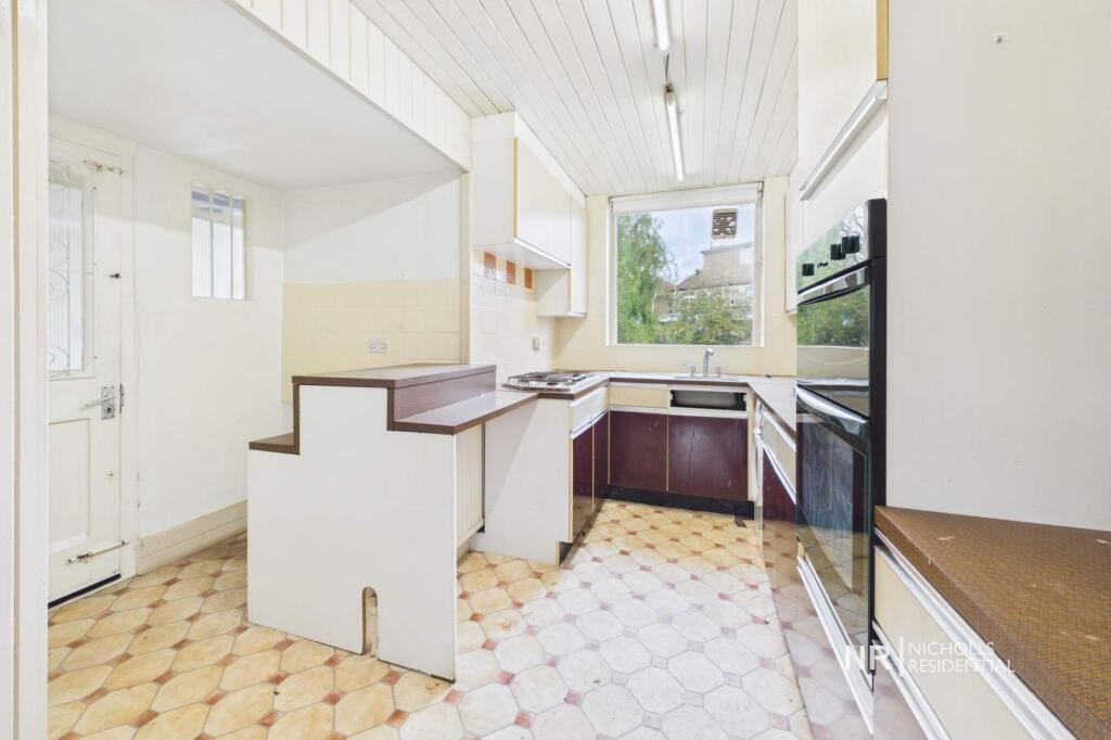House in Sutton - View 5