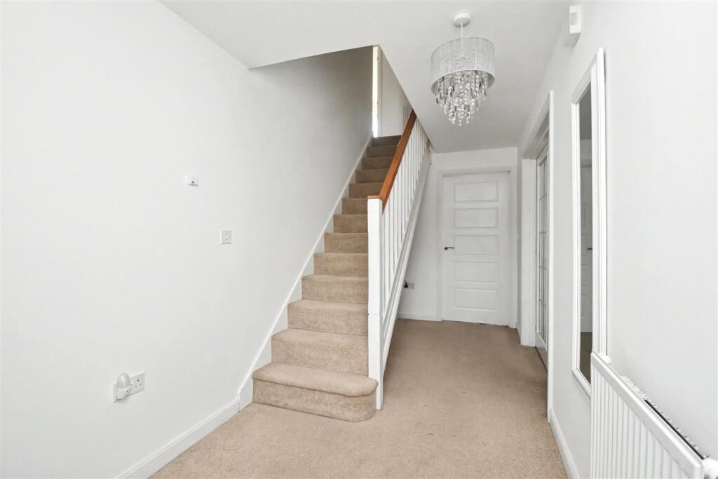 House in Northampton, North Northamptonshire - View 2