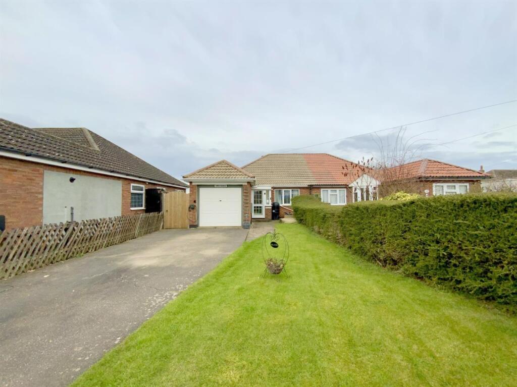 3-bed semi-detached on Town  Road, Tetney, £205,000