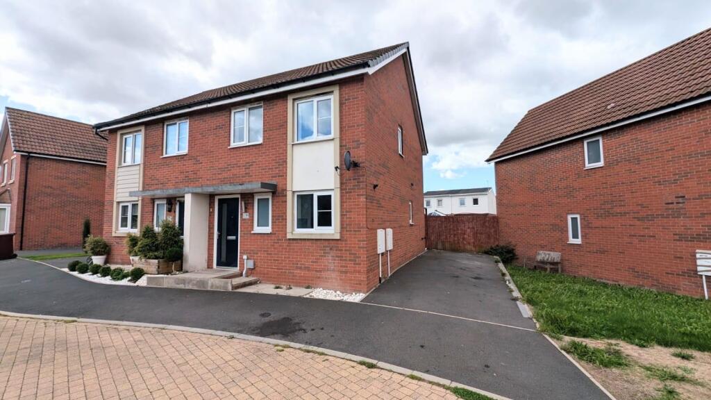 3-bed semi-detached on Orchid Grove, Shirebrook, Mansfield, £150,000