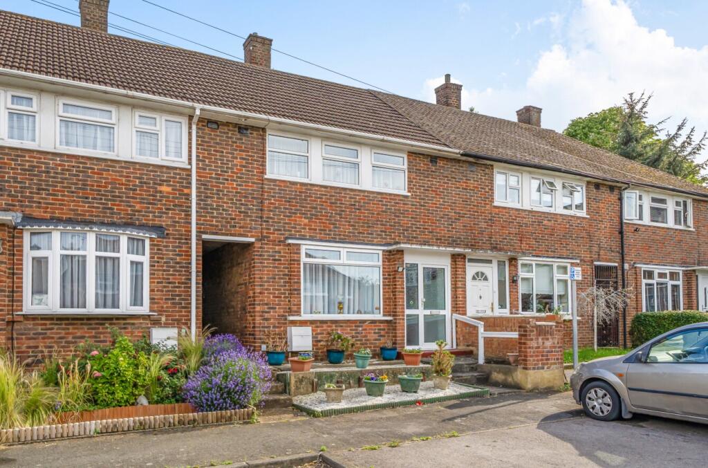 Main image of property: Ravel Gardens, Aveley, South Ockendon, Essex, RM15 4NH