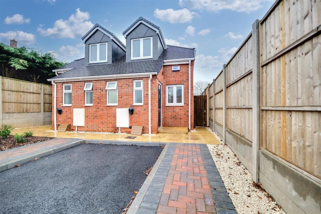 Main image of property: 8, Croft Mews, Off Croft Mead, Nuneaton