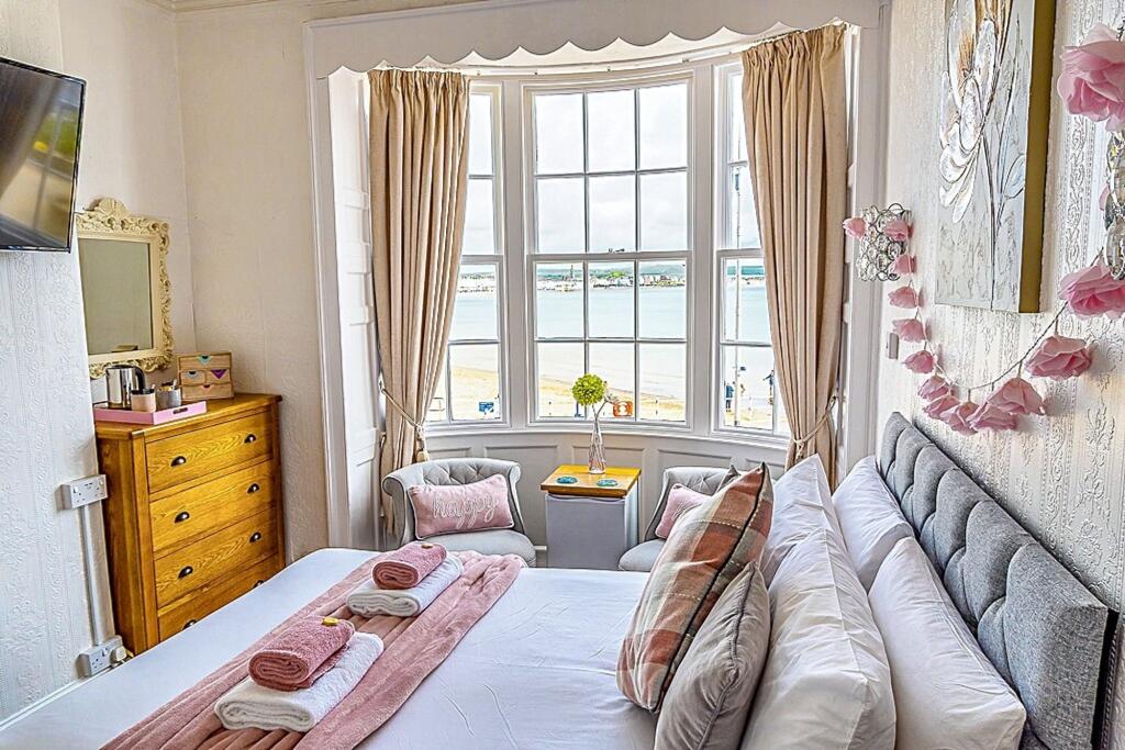 Main image of property: The Esplanade, Weymouth, DT4
