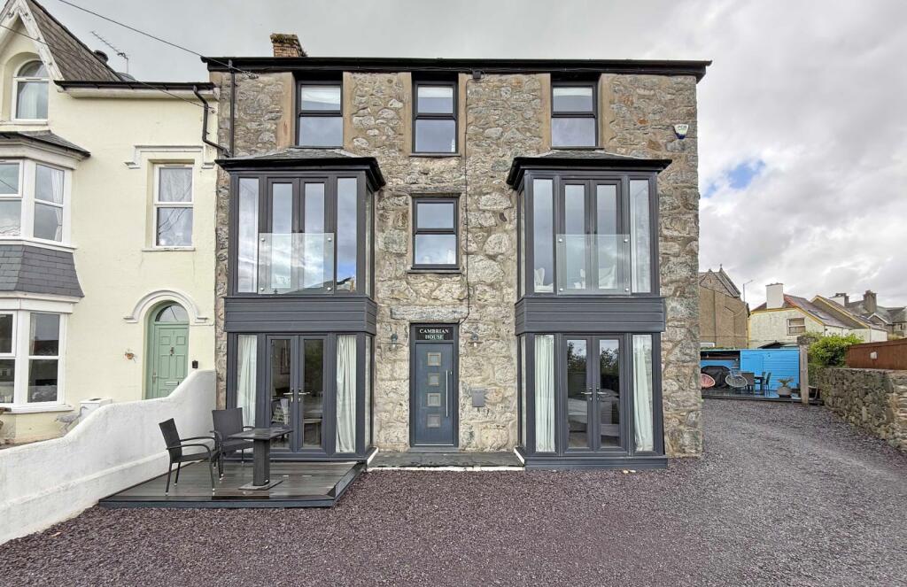 6-bed terraced on Cambrian Terrace, Criccieth, Gwynedd, LL52, £675,000