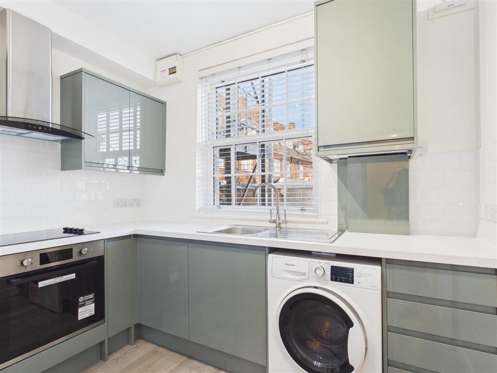 Main image of property: Whinbush Road, Hitchin