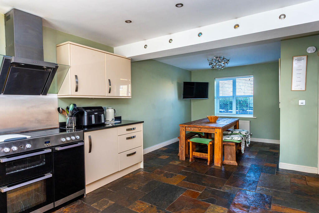 School Lane, Higham Ferrers - View 3
