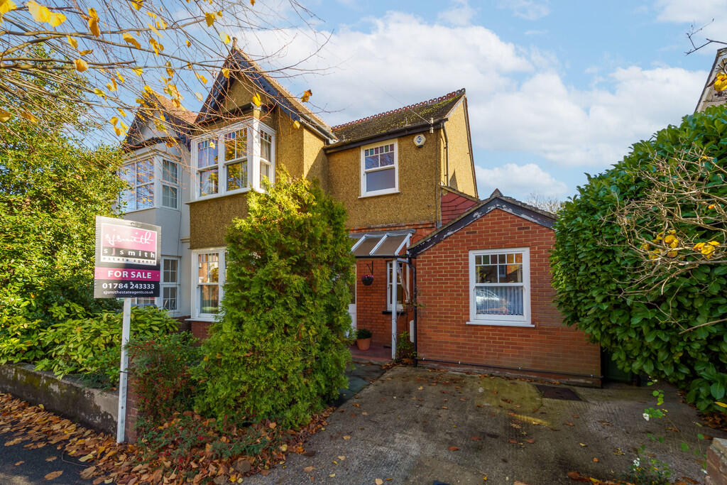 4-bed semi-detached on Parkland Grove, Ashford, £760,000