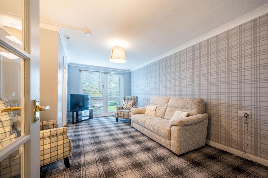 10 Carlton Court, Giffnock, G46 photo 3