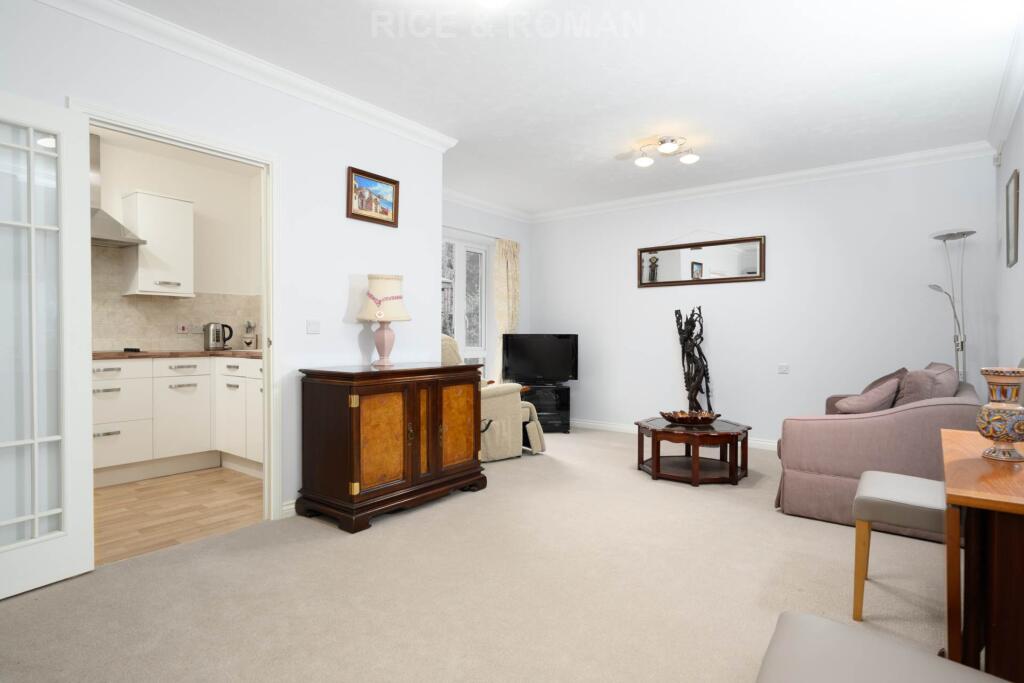 Ash Lodge, Walton On Thames photo 2