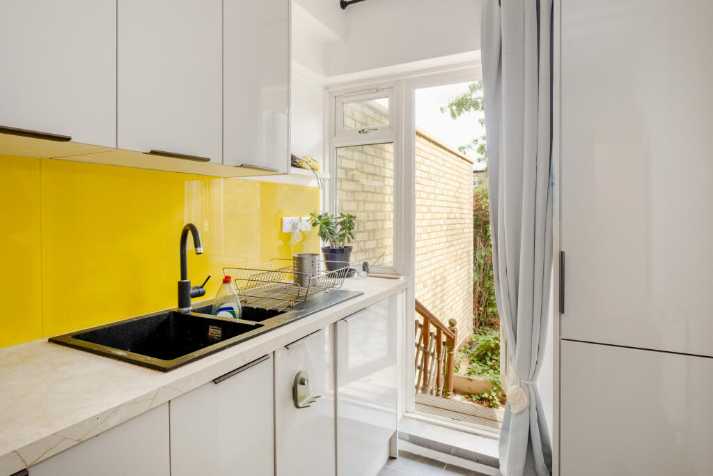 Apartment in London - More