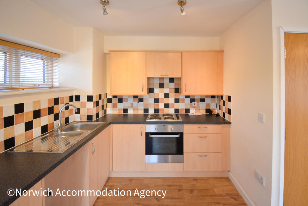 Apartment in Norwich - View 3