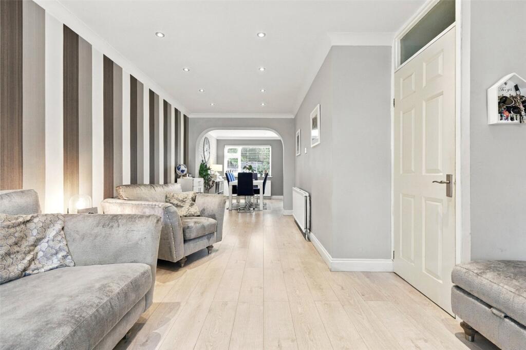 House in Rochford, Great Wakering - More