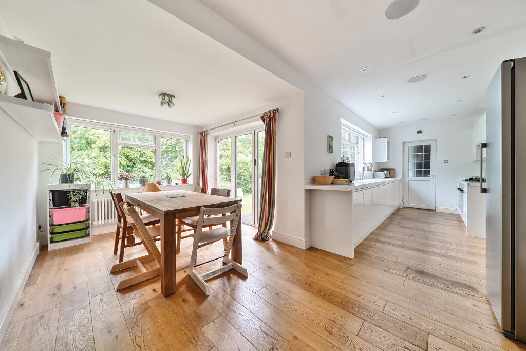 House in Tunbridge Wells, Broadwater Down - View 3