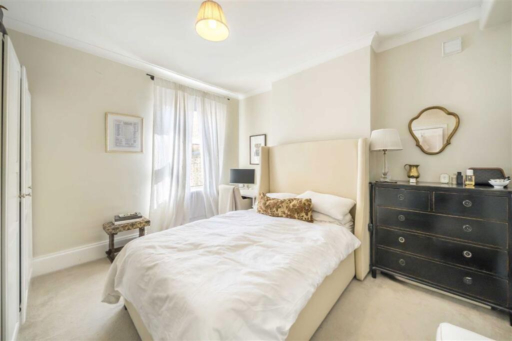 Apartment in London - View 5