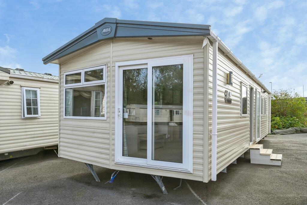 Main image of property: Witham Bank, Chapel Hill, Lincoln
