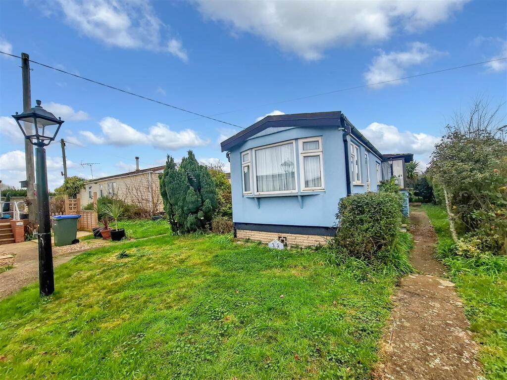 2-bed caravan on Thornlea Park, Wick, Littlehampton, £60,000