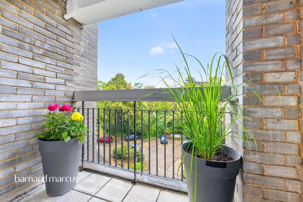 Main image of property: Bonchurch Close, Sutton