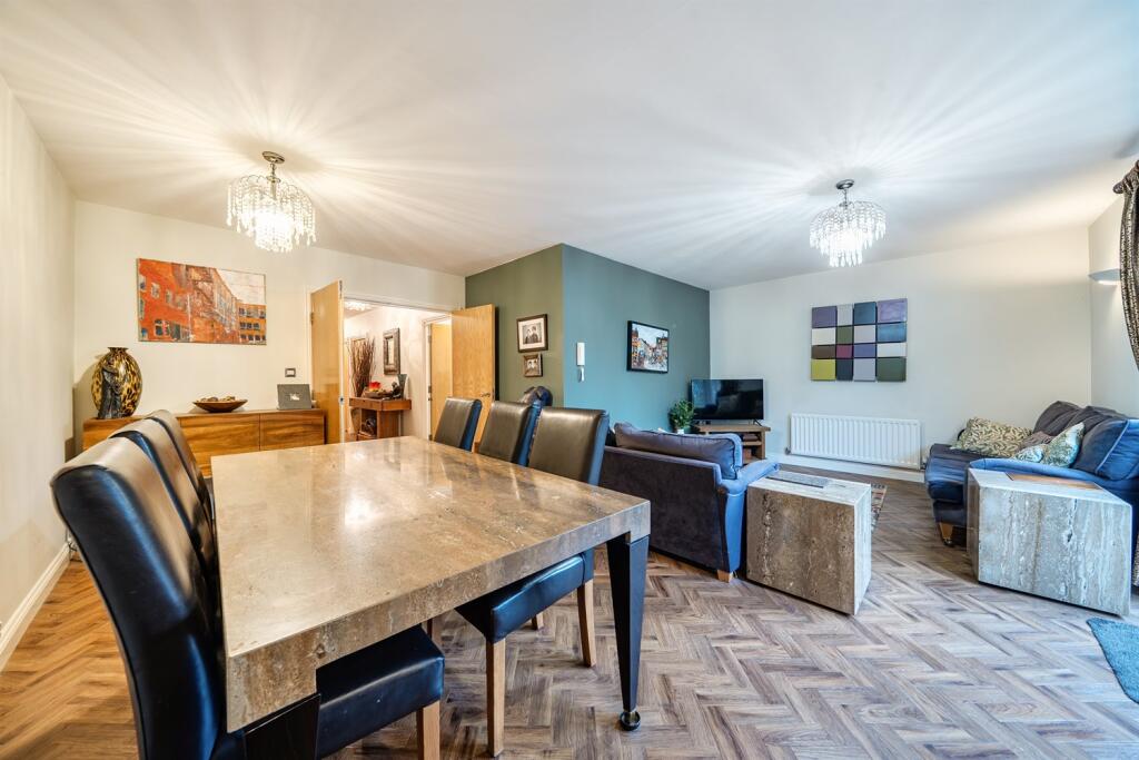 Apartment in Leeds, West Yorkshire - View 5