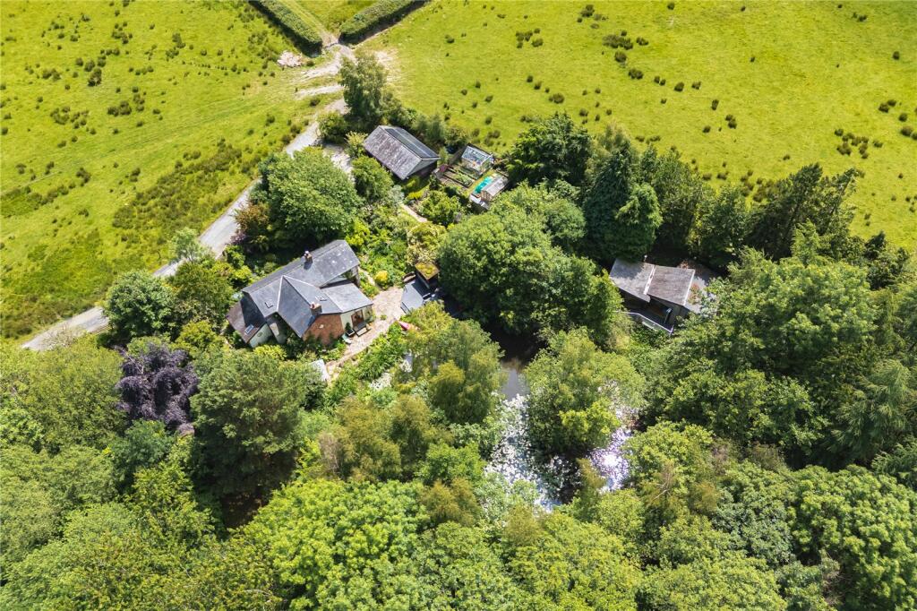 3 bedroom detached house for sale in Waen Lane, Llandinam, Powys, SY17
