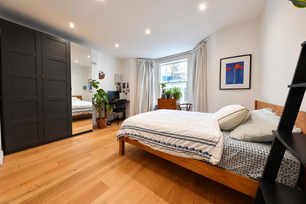 House in London - View 5