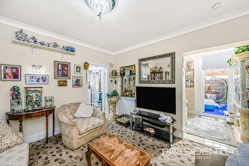 Apartment in Ilford - View 3