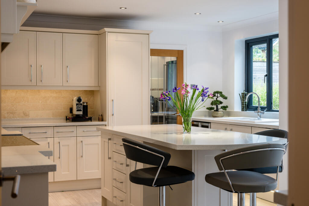 Castleford Drive, Prestbury, Cheshire East, SK10 photo 2