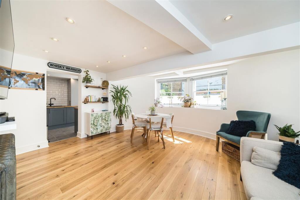 Clapham Common South Side, Clapham - View 2