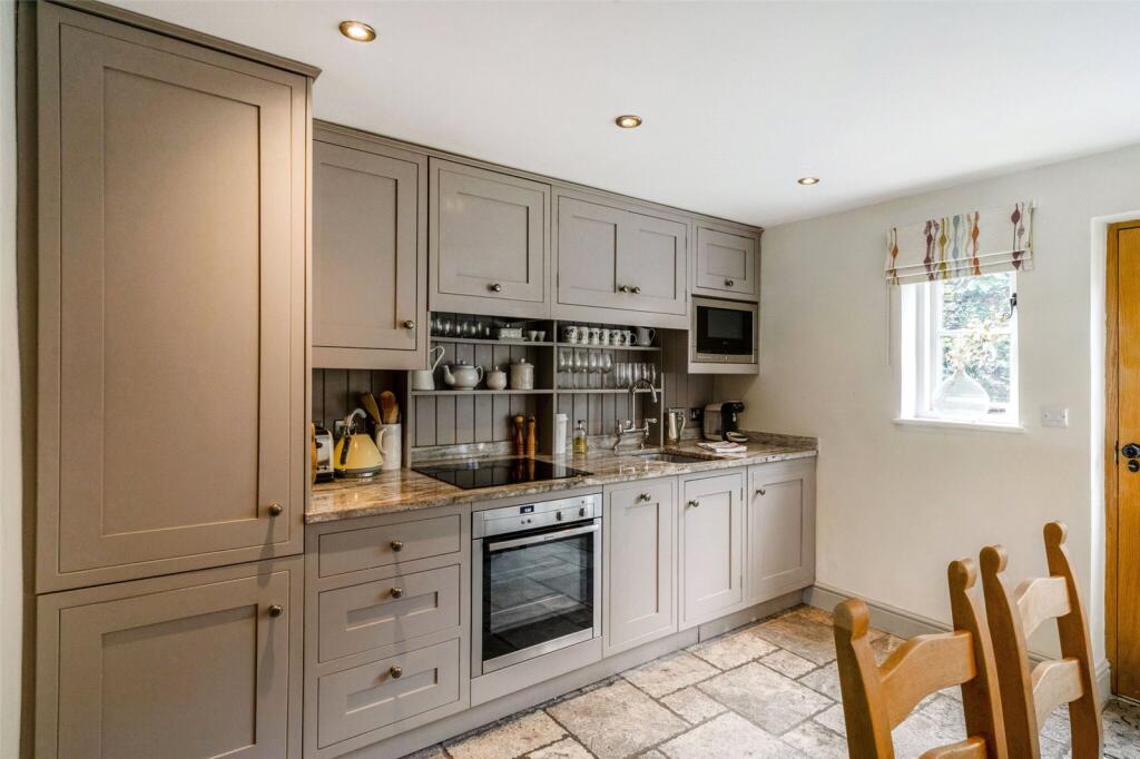 House in Worcester - View 3