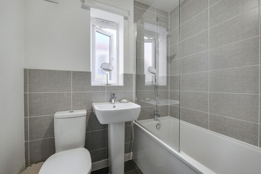 Romulus Way, Nuneaton, CV11 photo 3