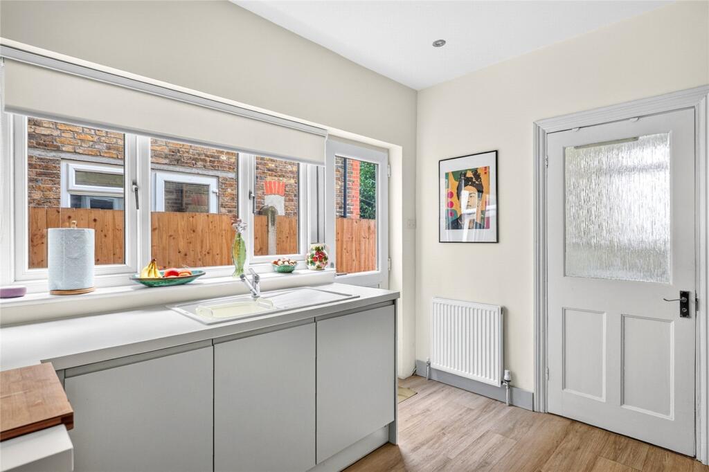 Apartment in London, Highams Park - More