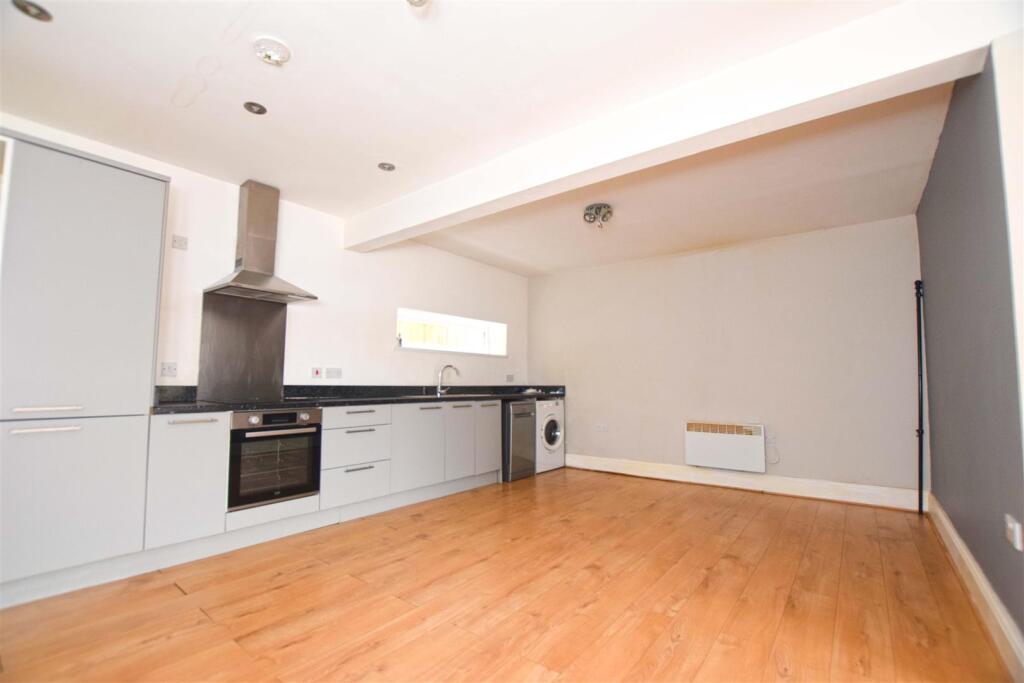 House in Rochdale, Stanycliffe - View 4