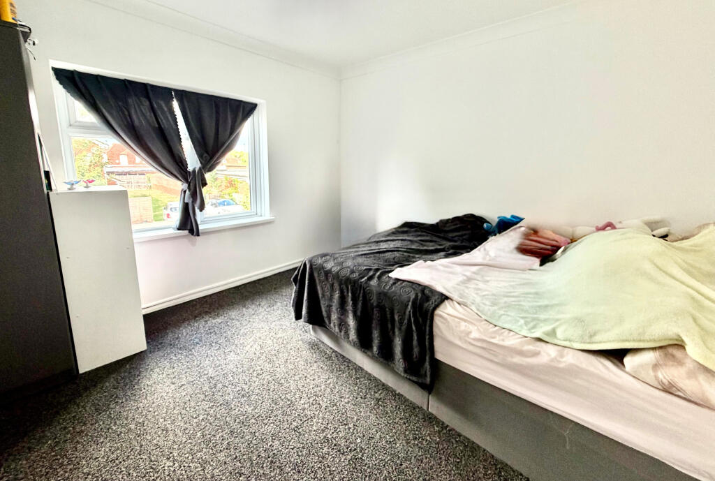 Apartment in Slough - View 5