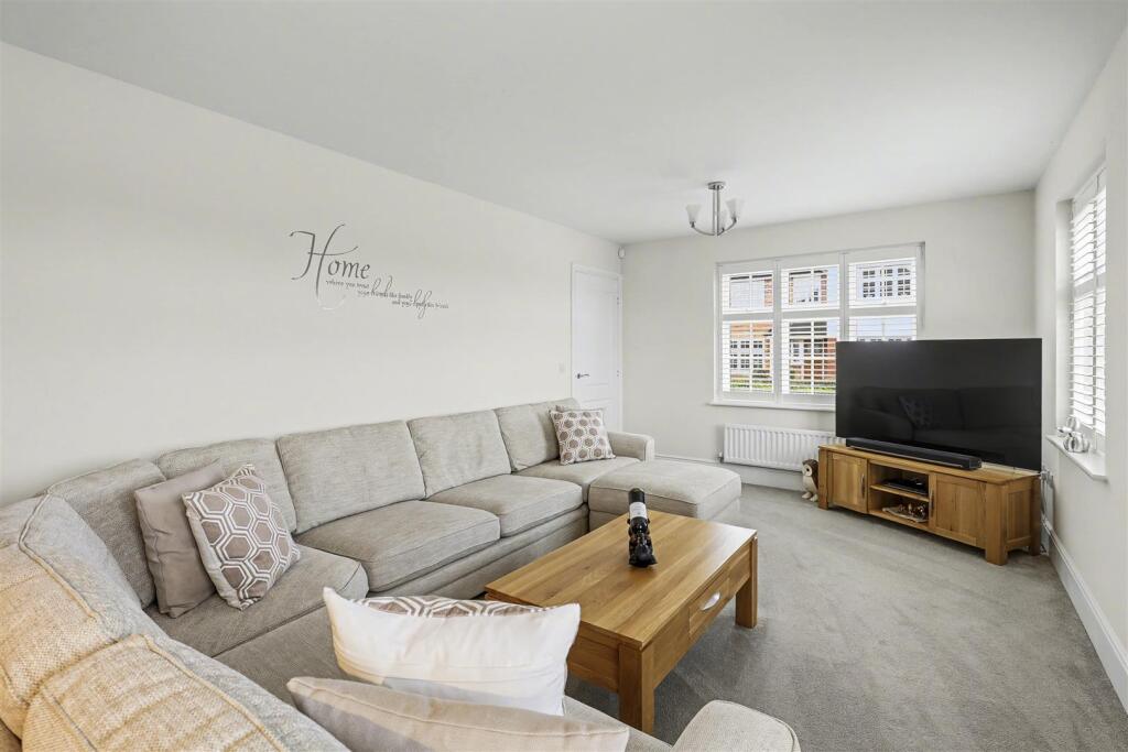 Bishop Way , Buntingford, SG9 9SL photo 3