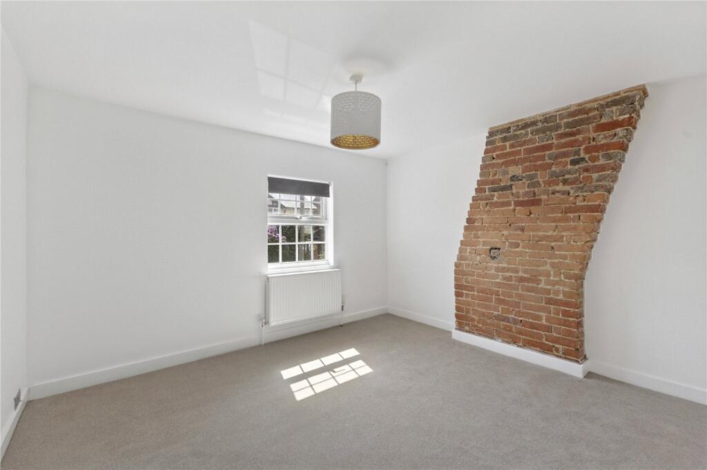 House in Slip End, Central Bedfordshire - More