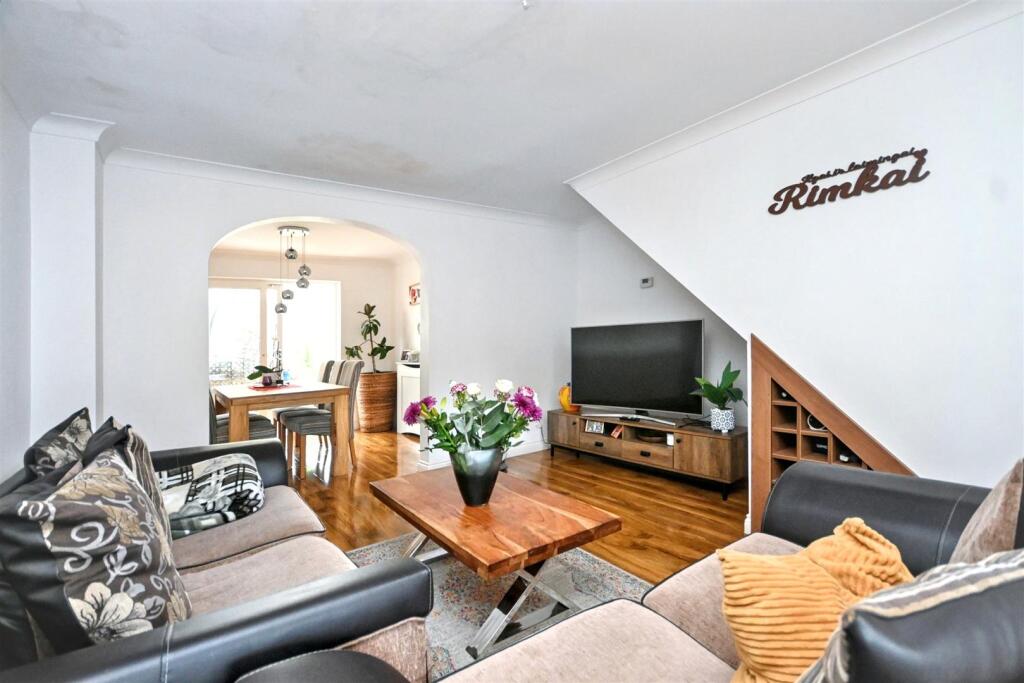 House in Eastbourne, Hampden Park - View 2