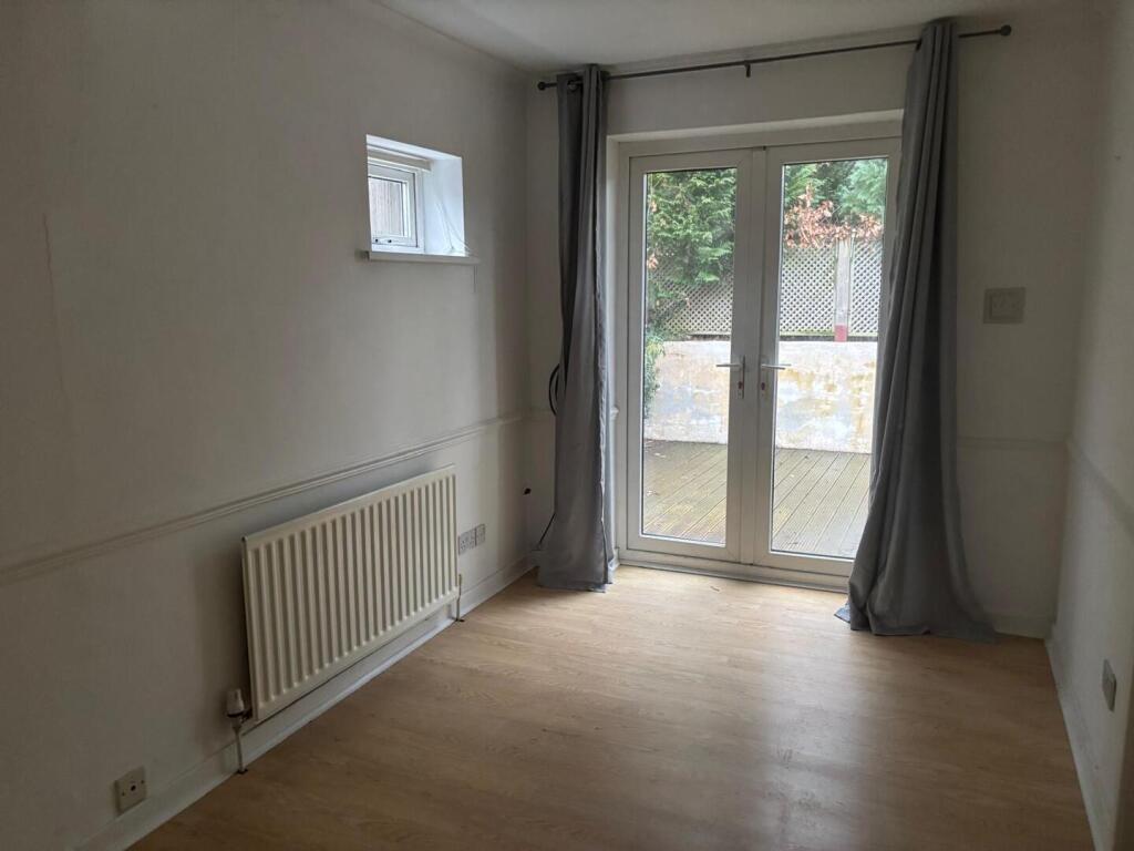 Cranwood Drive, Huddersfield photo 3