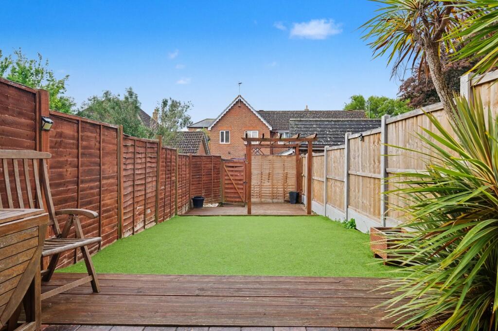 House in Chelmsford, Chancellor Park, Chelmer - View 3