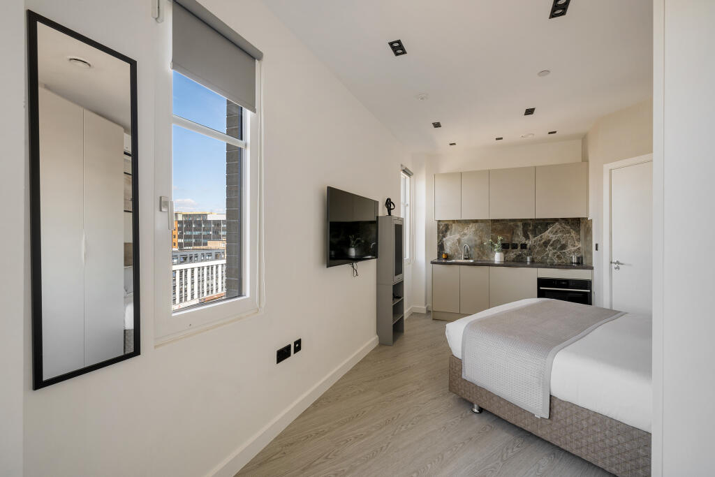 Main image of property: Flat 30, 35 Lowlands Road, Harrow, HA1 3WP