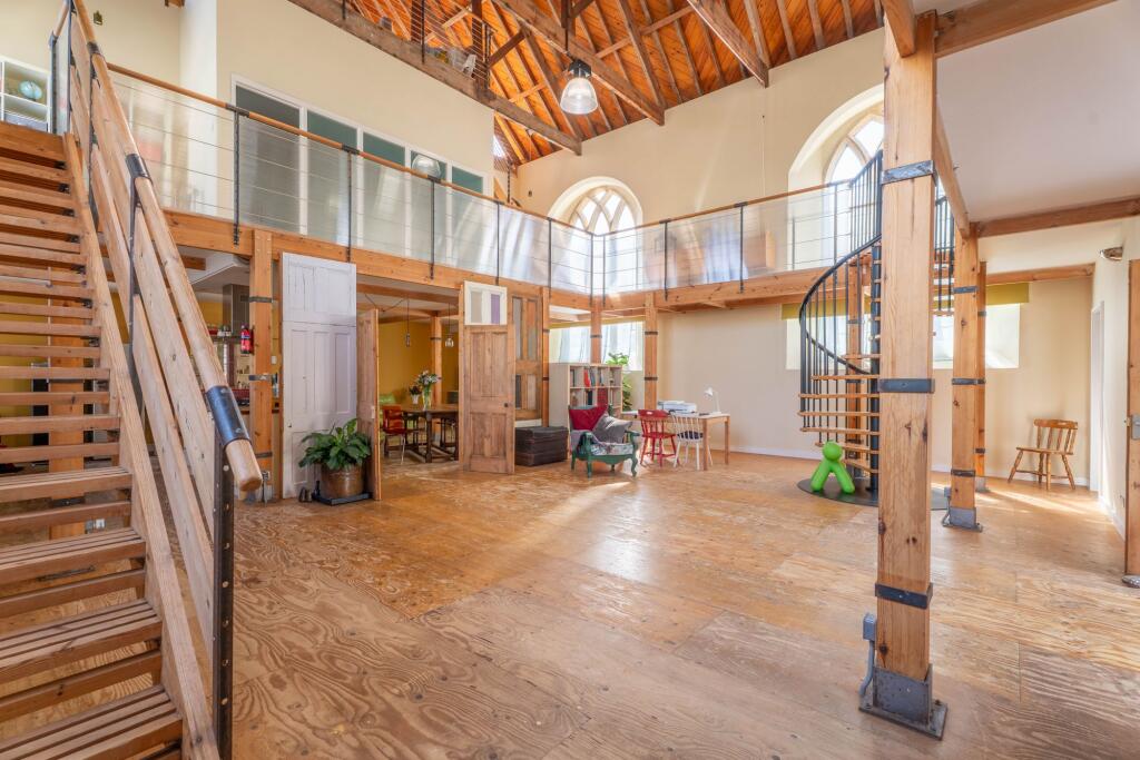 House in St Florence, St. Florence - More
