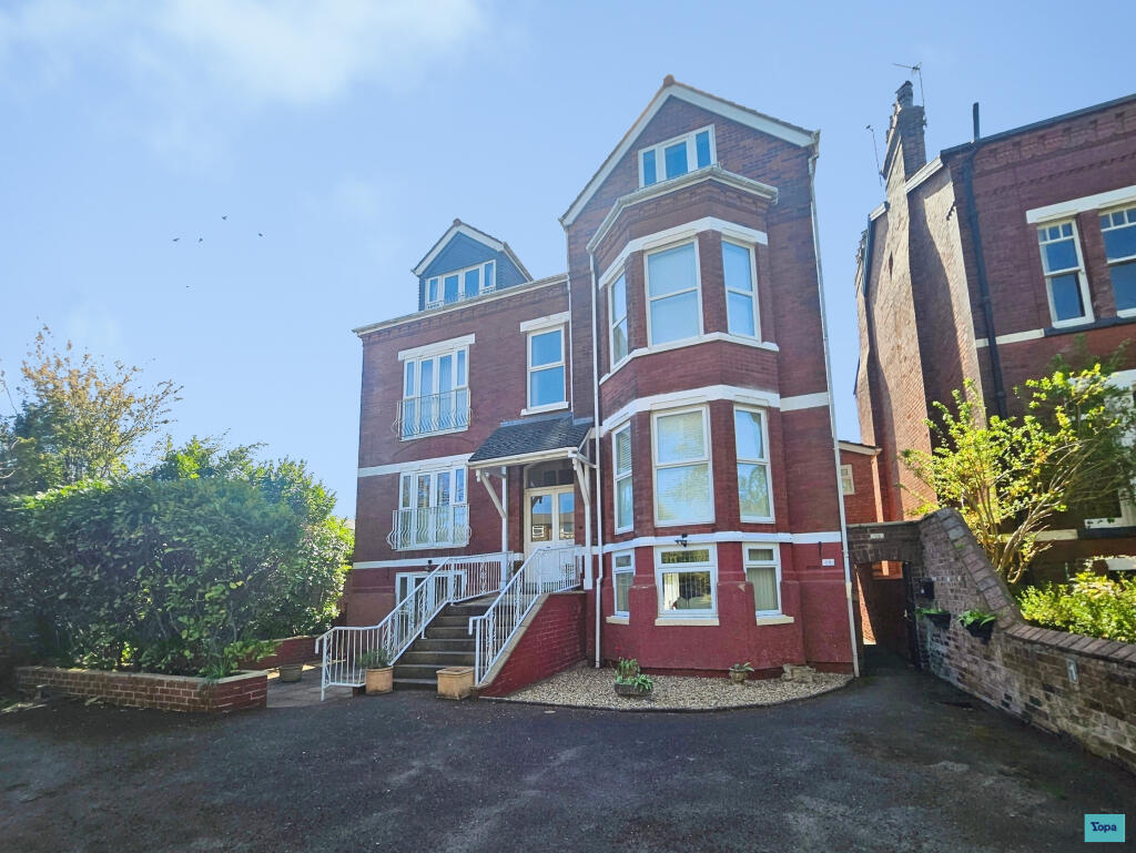 3-bed flat on Priory Gardens, Southport, PR8, £250,000