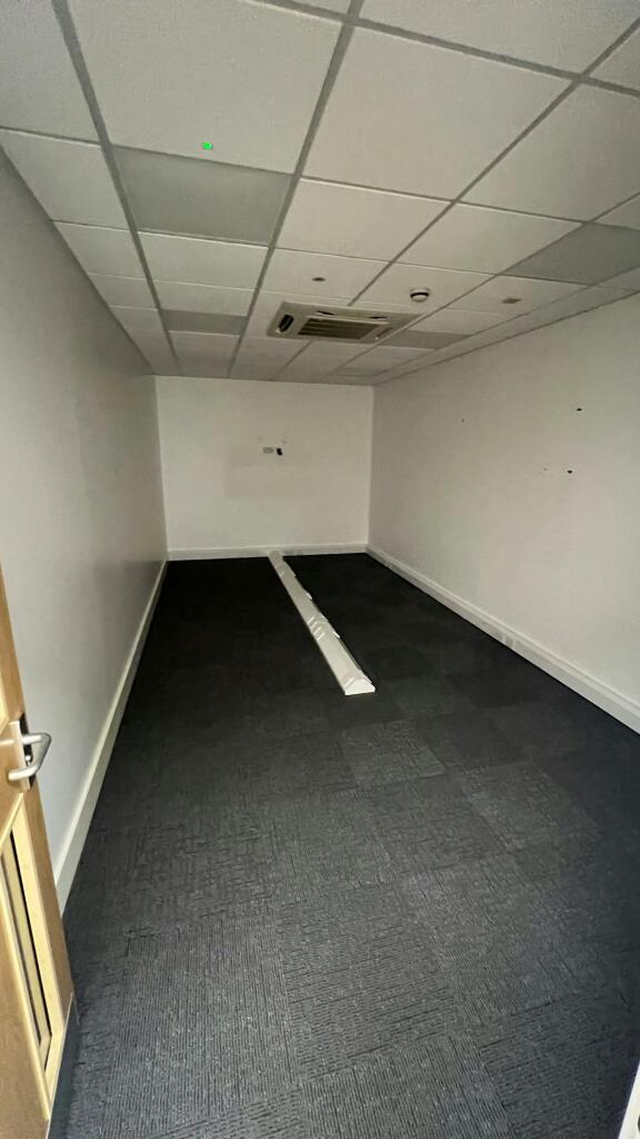 27-28 Stansted Distribution Centre - Office Phot