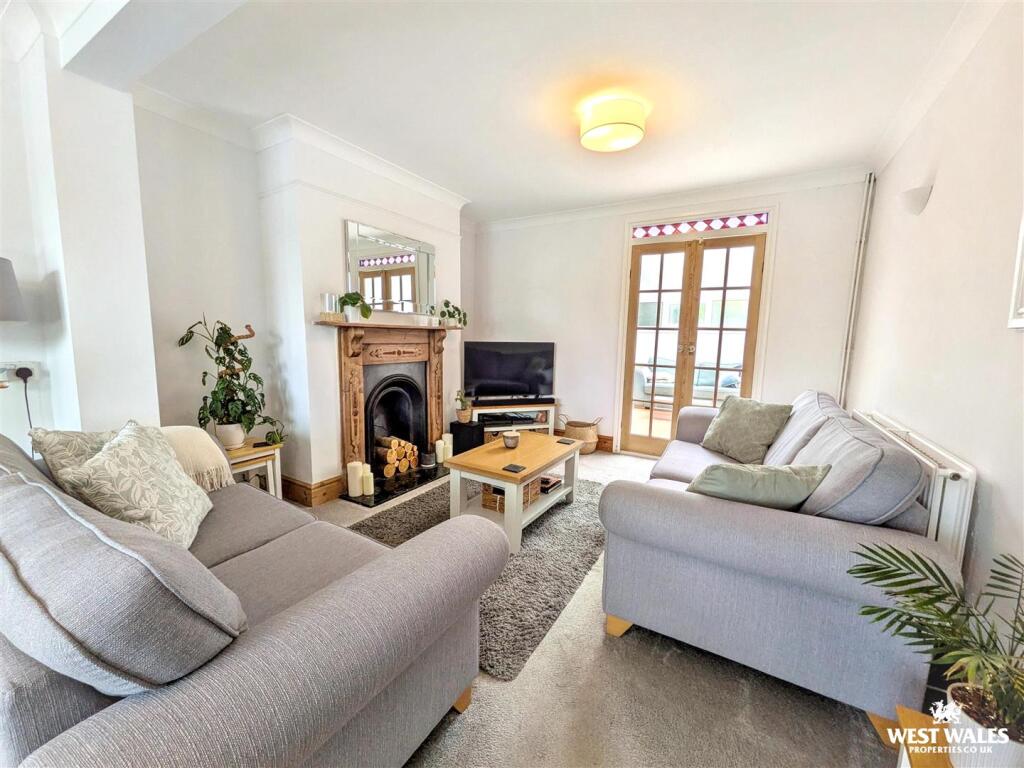 House in Carmarthen, Llangunnor - View 4