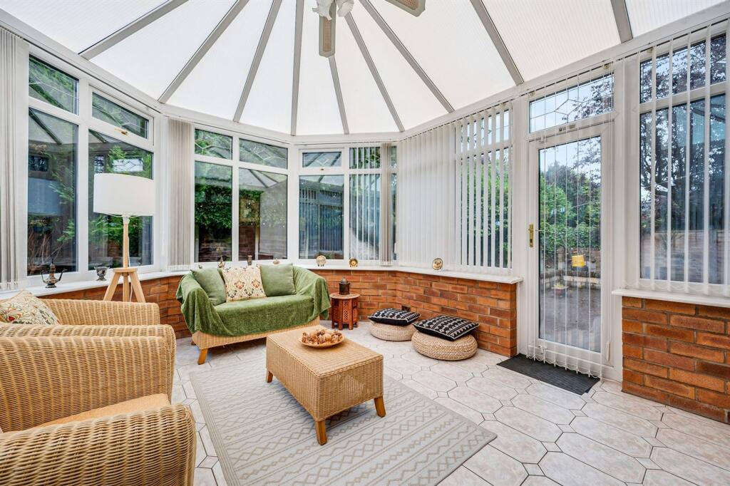 Brooklands Road, Sale, M33 photo 3